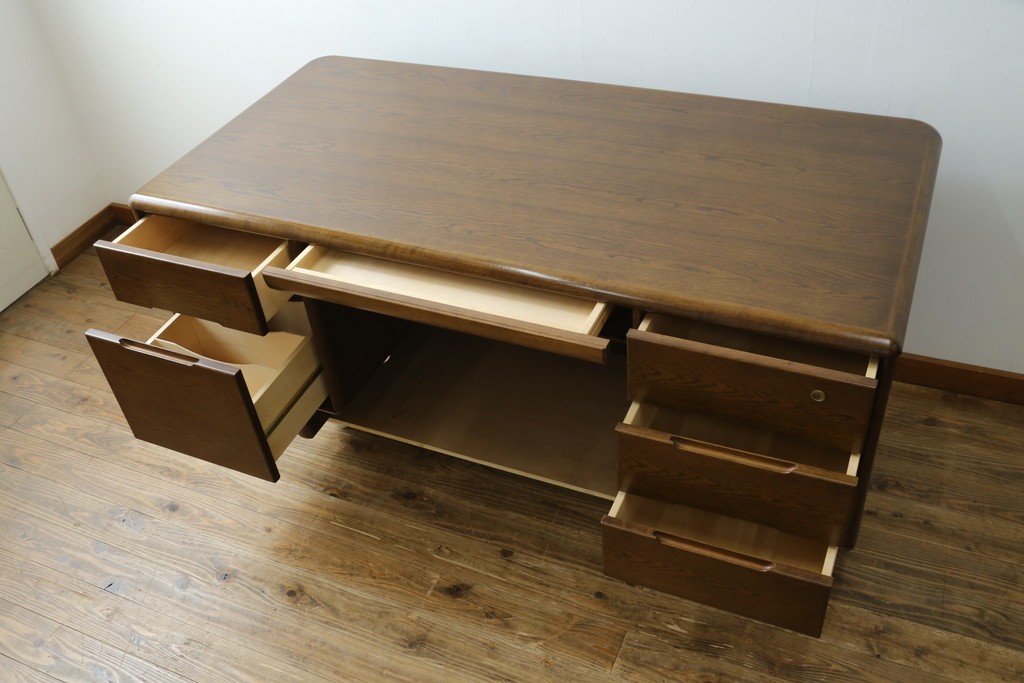 中古　カリモク家具(karimoku)　オーク材　ミッドセンチュリーデザインの両袖デスク　(R-087103)