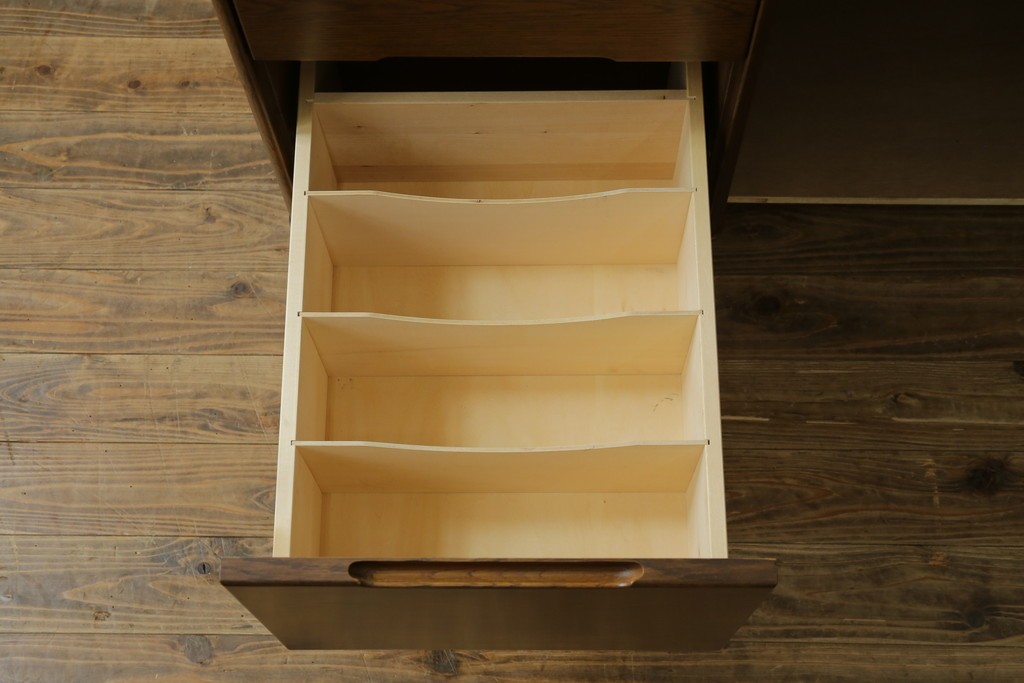 中古　カリモク家具(karimoku)　オーク材　ミッドセンチュリーデザインの両袖デスク　(R-087103)