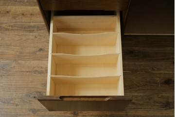 中古　カリモク家具(karimoku)　オーク材　ミッドセンチュリーデザインの両袖デスク　(R-087103)