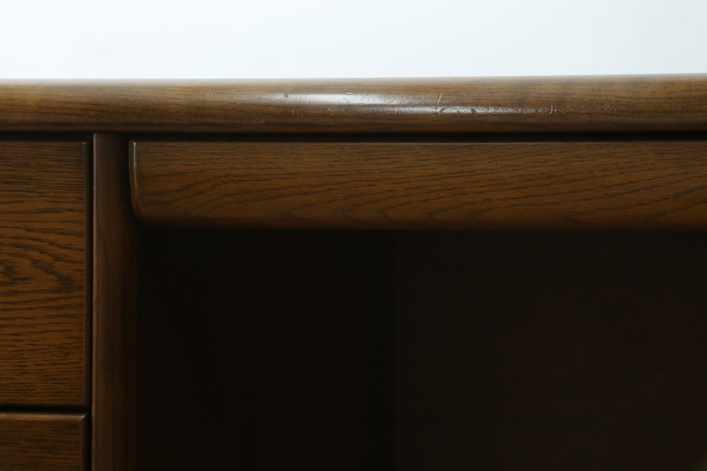 中古　カリモク家具(karimoku)　オーク材　ミッドセンチュリーデザインの両袖デスク　(R-087103)
