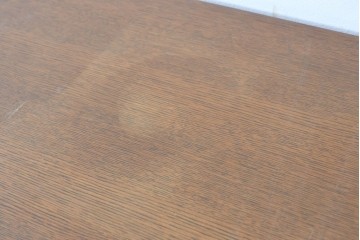 中古　カリモク家具(karimoku)　オーク材　上品な装飾金具が目を引く両袖机　(R-087104)