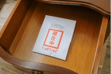 中古　海外輸入家具　マホガニー材　曲線デザインが優雅なワークデスク　(R-087105)