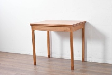 デンマークヴィンテージ　Soborg Mobelfabrik(ソボー・モベルファブリク)　Borge Mogensen(ボーエ・モーエンセン)デザイン　チーク材×オーク材の収納付きエクステンションテーブル　(R-087107)