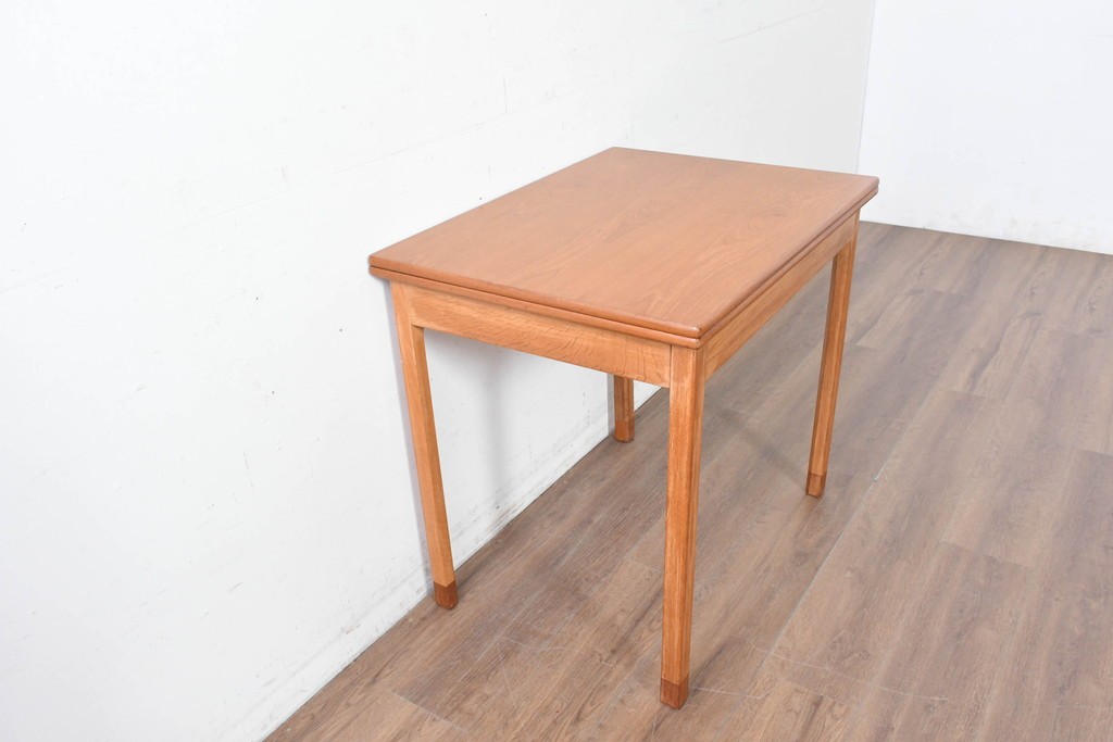 デンマークヴィンテージ　Soborg Mobelfabrik(ソボー・モベルファブリク)　Borge Mogensen(ボーエ・モーエンセン)デザイン　チーク材×オーク材の収納付きエクステンションテーブル　(R-087107)