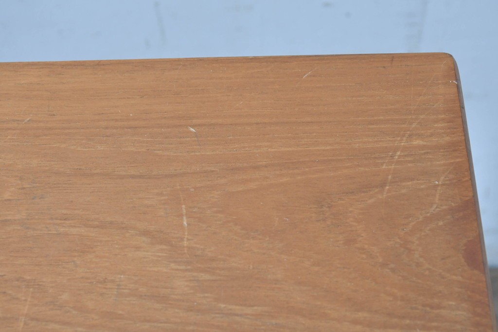 デンマークヴィンテージ　Soborg Mobelfabrik(ソボー・モベルファブリク)　Borge Mogensen(ボーエ・モーエンセン)デザイン　チーク材×オーク材の収納付きエクステンションテーブル　(R-087107)