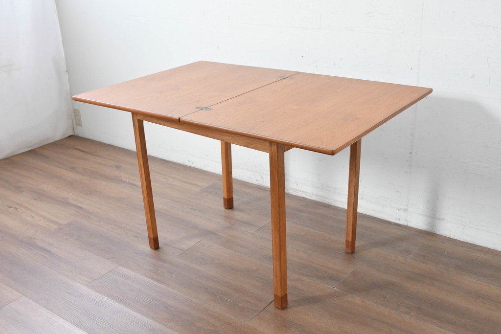 デンマークヴィンテージ　Soborg Mobelfabrik(ソボー・モベルファブリク)　Borge Mogensen(ボーエ・モーエンセン)デザイン　チーク材×オーク材の収納付きエクステンションテーブル　(R-087107)