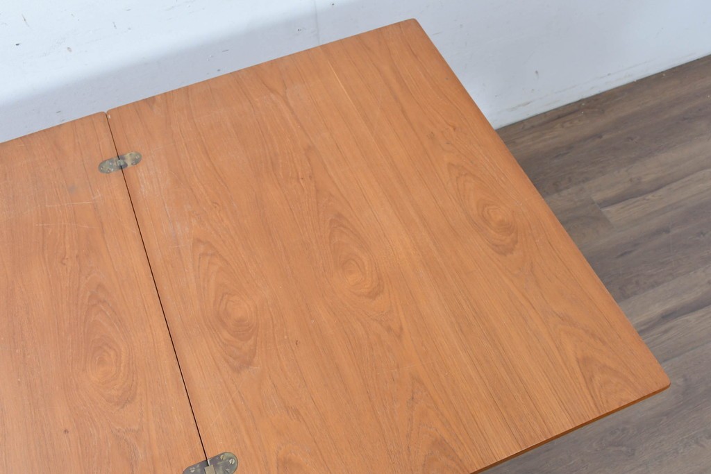 デンマークヴィンテージ　Soborg Mobelfabrik(ソボー・モベルファブリク)　Borge Mogensen(ボーエ・モーエンセン)デザイン　チーク材×オーク材の収納付きエクステンションテーブル　(R-087107)