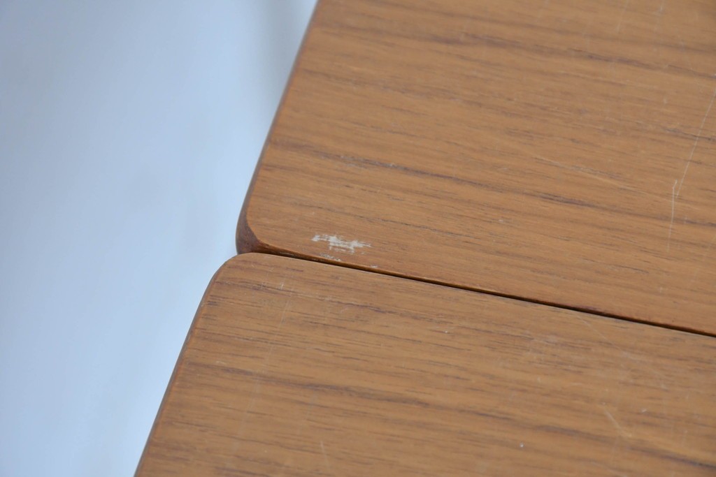 デンマークヴィンテージ　Soborg Mobelfabrik(ソボー・モベルファブリク)　Borge Mogensen(ボーエ・モーエンセン)デザイン　チーク材×オーク材の収納付きエクステンションテーブル　(R-087107)