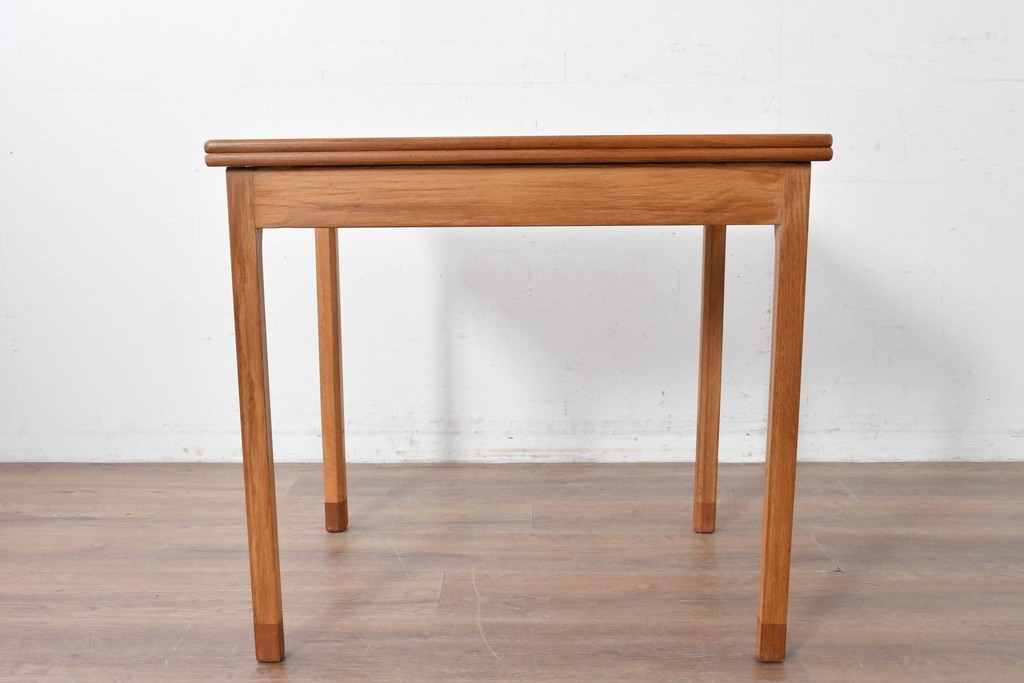 デンマークヴィンテージ　Soborg Mobelfabrik(ソボー・モベルファブリク)　Borge Mogensen(ボーエ・モーエンセン)デザイン　チーク材×オーク材の収納付きエクステンションテーブル　(R-087107)