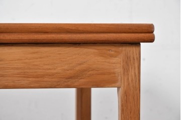 デンマークヴィンテージ　Soborg Mobelfabrik(ソボー・モベルファブリク)　Borge Mogensen(ボーエ・モーエンセン)デザイン　チーク材×オーク材の収納付きエクステンションテーブル　(R-087107)