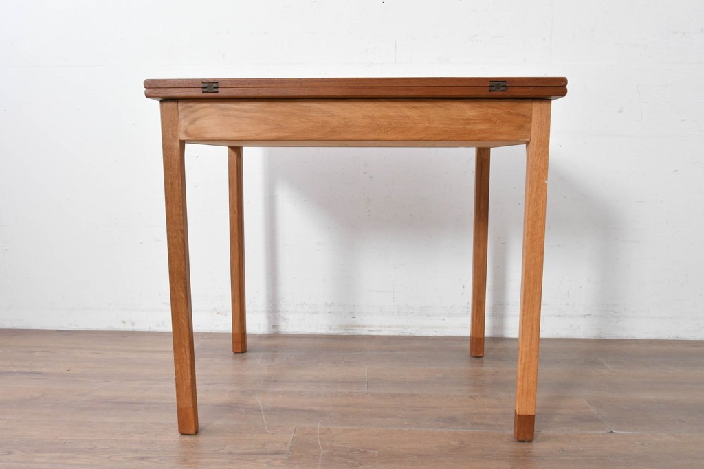 デンマークヴィンテージ　Soborg Mobelfabrik(ソボー・モベルファブリク)　Borge Mogensen(ボーエ・モーエンセン)デザイン　チーク材×オーク材の収納付きエクステンションテーブル　(R-087107)