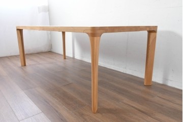 中古　美品　カリモク家具(karimoku)　DD7230　オーク材　直線的な脚元がすっきりしたダイニングテーブル　定価約35万円　(R-087110)