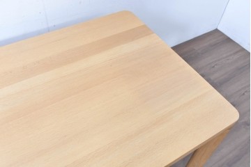 中古　美品　カリモク家具(karimoku)　DD7230　オーク材　直線的な脚元がすっきりしたダイニングテーブル　定価約35万円　(R-087110)