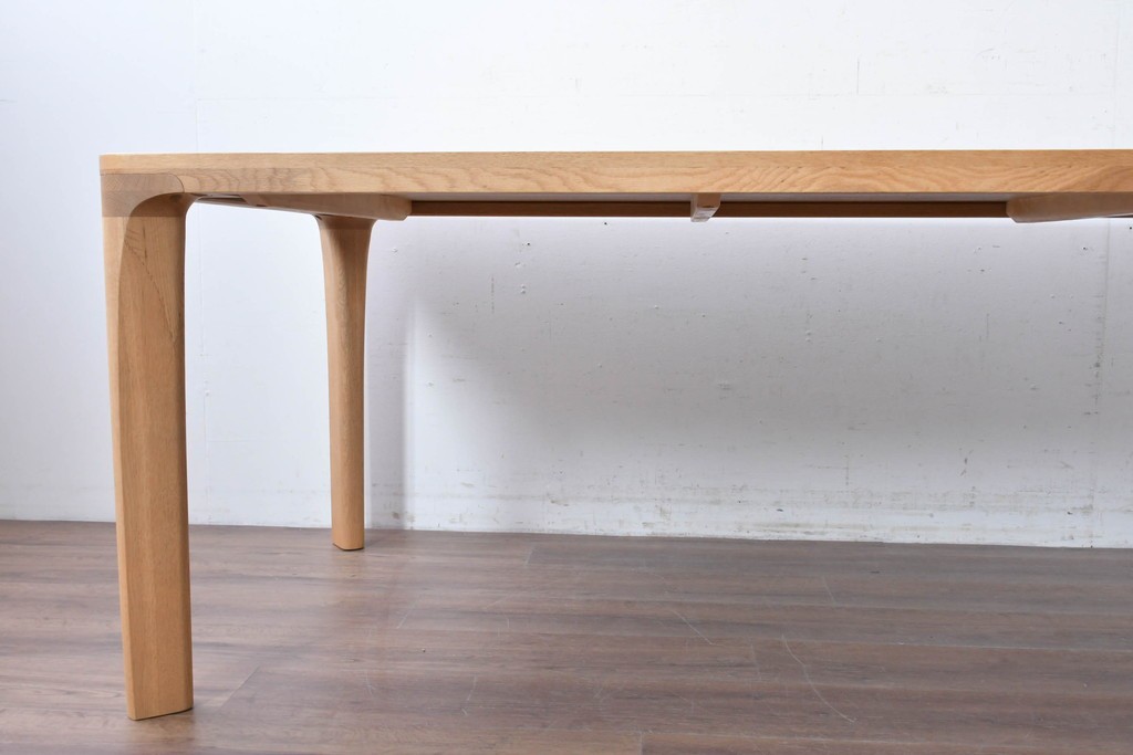 中古　美品　カリモク家具(karimoku)　DD7230　オーク材　直線的な脚元がすっきりしたダイニングテーブル　定価約35万円　(R-087110)