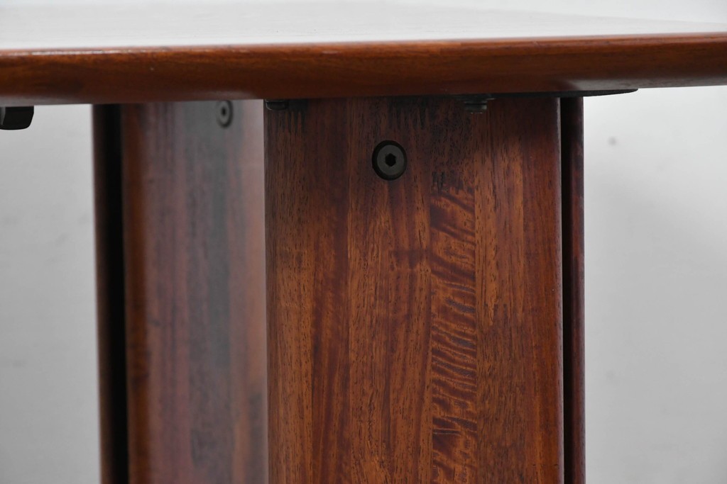 中古　カリモク家具(karimoku)　希少モデル　最上位シリーズ「ビベンテ」　花梨(カリン)材　品のある落ち着いた印象ダイニングテーブル　現行定価約42万円　(R-087111)