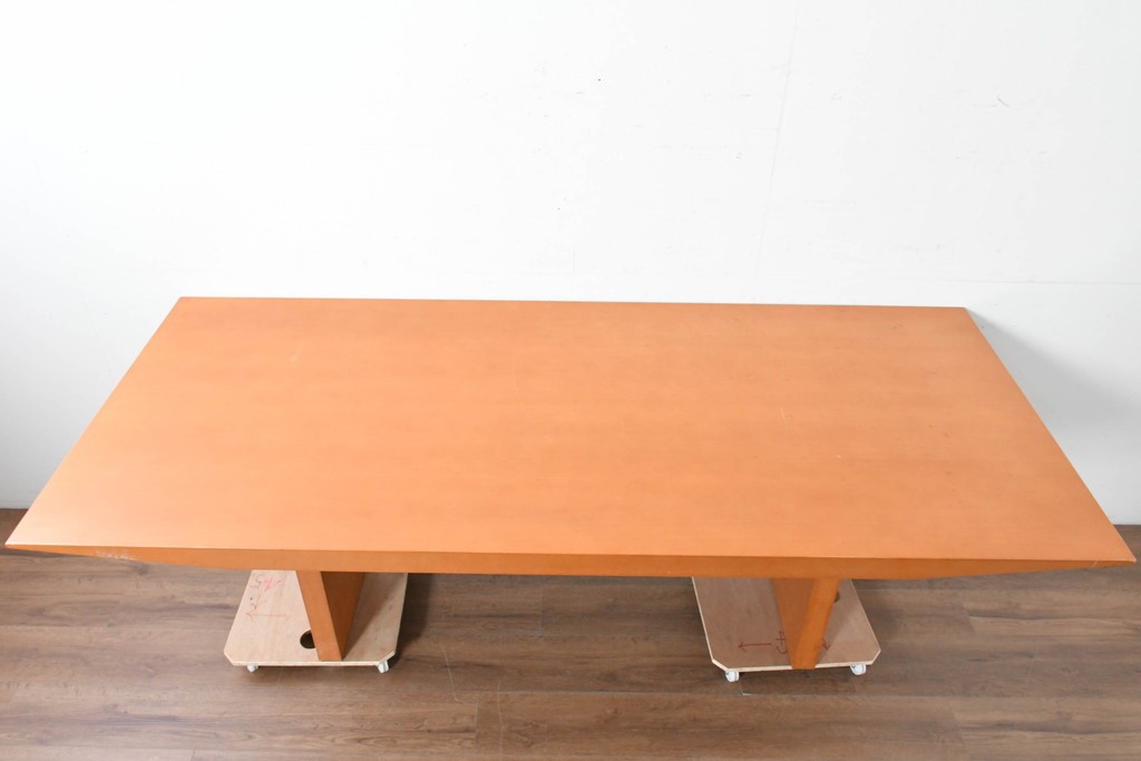 中古　arflex(アルフレックス)　TAVOLO VOLO(タボロ・ボーロ)　シャープなフォルムが印象的なダイニングテーブル　(R-087113)