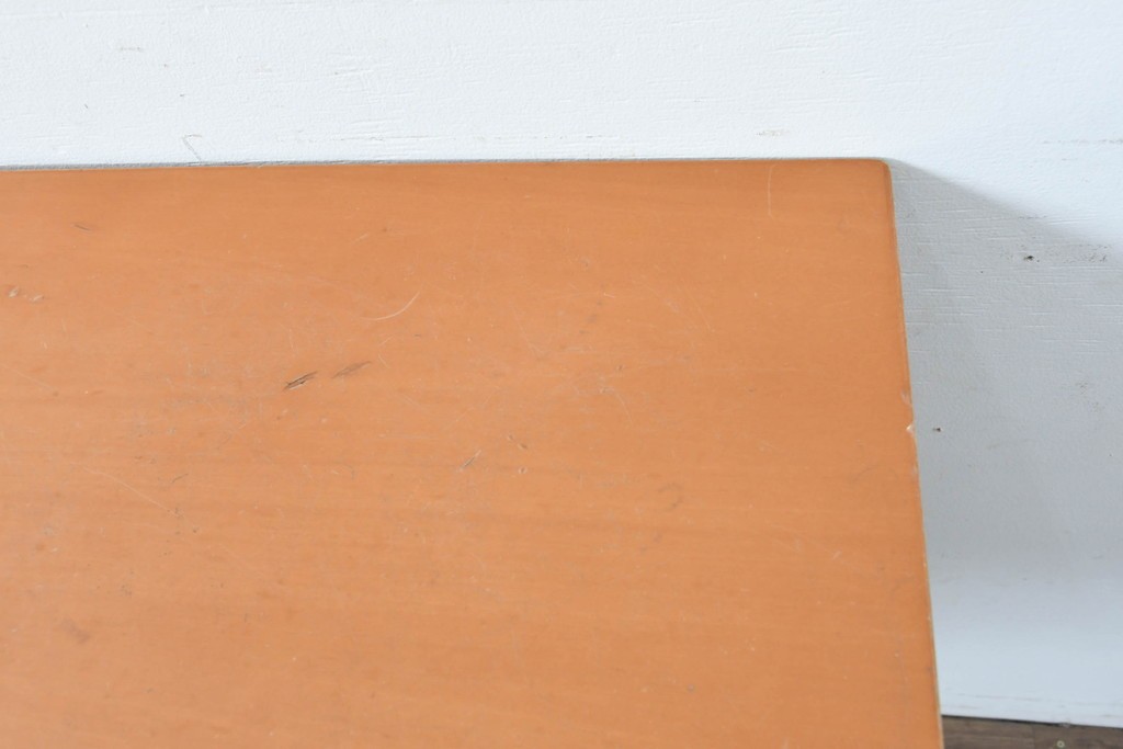 中古　arflex(アルフレックス)　TAVOLO VOLO(タボロ・ボーロ)　シャープなフォルムが印象的なダイニングテーブル　(R-087113)