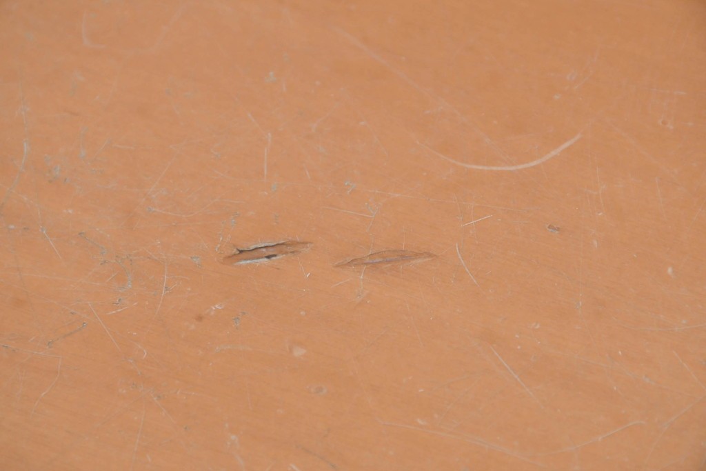 中古　arflex(アルフレックス)　TAVOLO VOLO(タボロ・ボーロ)　シャープなフォルムが印象的なダイニングテーブル　(R-087113)