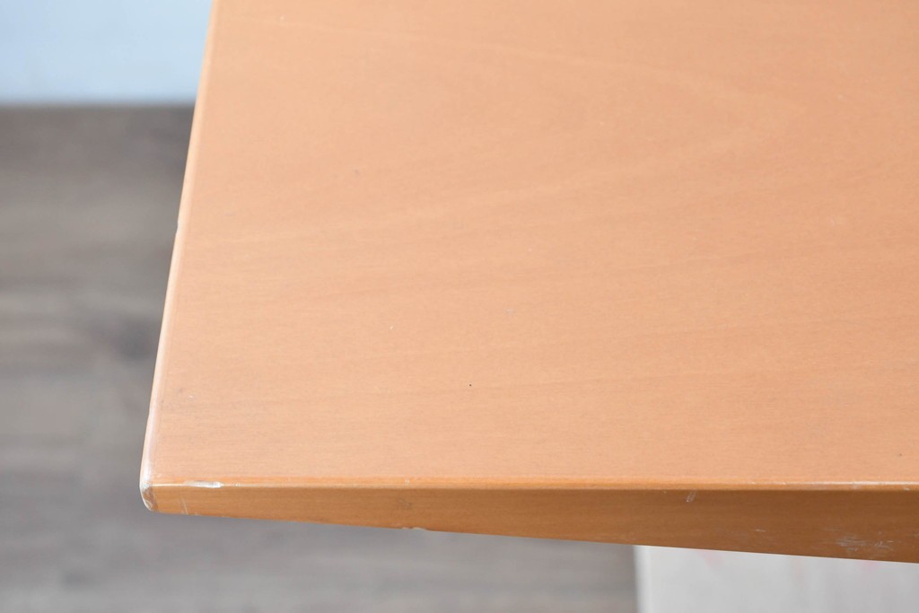 中古　arflex(アルフレックス)　TAVOLO VOLO(タボロ・ボーロ)　シャープなフォルムが印象的なダイニングテーブル　(R-087113)