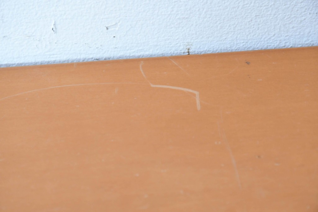 中古　arflex(アルフレックス)　TAVOLO VOLO(タボロ・ボーロ)　シャープなフォルムが印象的なダイニングテーブル　(R-087113)