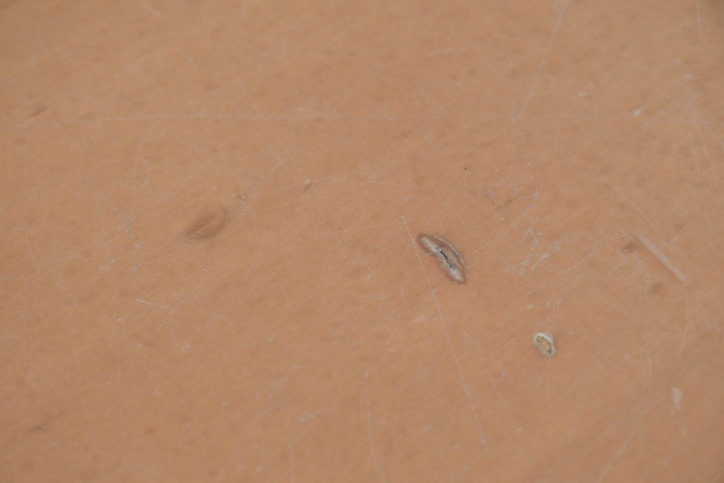 中古　arflex(アルフレックス)　TAVOLO VOLO(タボロ・ボーロ)　シャープなフォルムが印象的なダイニングテーブル　(R-087113)