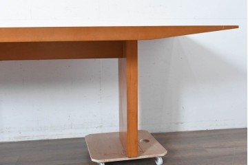 中古　arflex(アルフレックス)　TAVOLO VOLO(タボロ・ボーロ)　シャープなフォルムが印象的なダイニングテーブル　(R-087113)