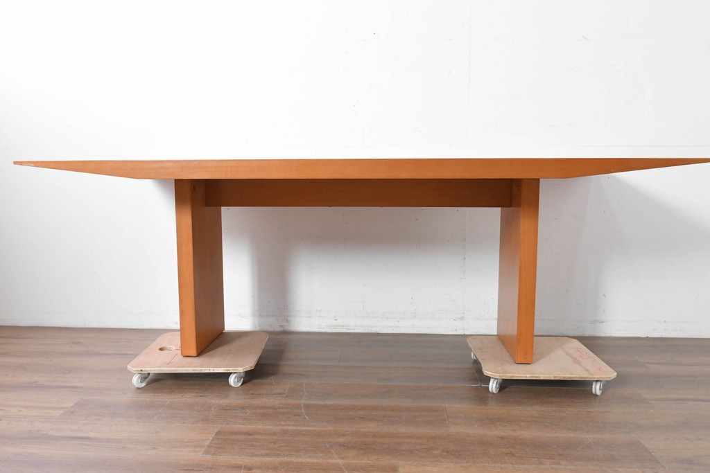 中古　arflex(アルフレックス)　TAVOLO VOLO(タボロ・ボーロ)　シャープなフォルムが印象的なダイニングテーブル　(R-087113)