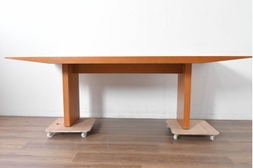 中古　arflex(アルフレックス)　TAVOLO VOLO(タボロ・ボーロ)　シャープなフォルムが印象的なダイニングテーブル　(R-087113)