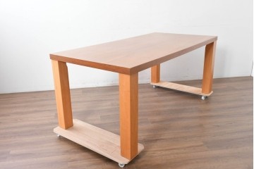中古　BoConcept(ボーコンセプト)　希少な廃番品　チェリー材　直線美と素材感を楽しめるダイニングテーブル　(R-087114)