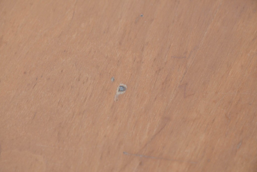 中古　BoConcept(ボーコンセプト)　希少な廃番品　チェリー材　直線美と素材感を楽しめるダイニングテーブル　(R-087114)