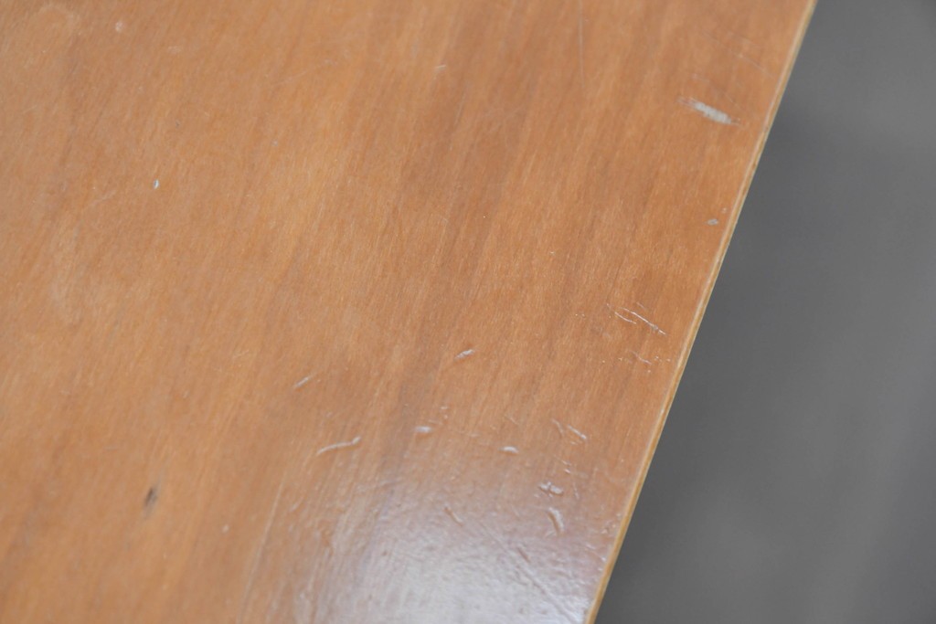 中古　BoConcept(ボーコンセプト)　希少な廃番品　チェリー材　直線美と素材感を楽しめるダイニングテーブル　(R-087114)