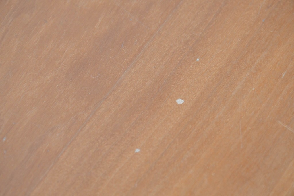 中古　BoConcept(ボーコンセプト)　希少な廃番品　チェリー材　直線美と素材感を楽しめるダイニングテーブル　(R-087114)