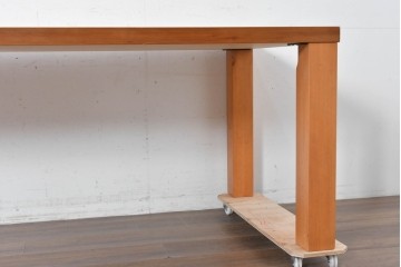 中古　BoConcept(ボーコンセプト)　希少な廃番品　チェリー材　直線美と素材感を楽しめるダイニングテーブル　(R-087114)