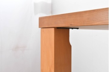 中古　BoConcept(ボーコンセプト)　希少な廃番品　チェリー材　直線美と素材感を楽しめるダイニングテーブル　(R-087114)