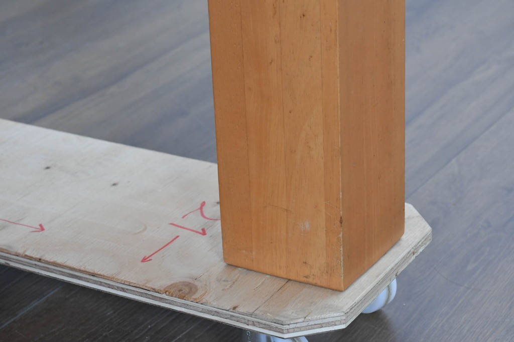 中古　BoConcept(ボーコンセプト)　希少な廃番品　チェリー材　直線美と素材感を楽しめるダイニングテーブル　(R-087114)