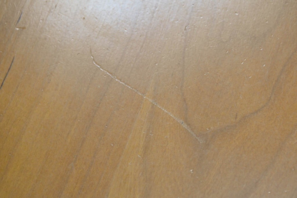 中古　BoConcept(ボーコンセプト)　希少な廃番品　チェリー材　直線美と素材感を楽しめるダイニングテーブル　(R-087114)