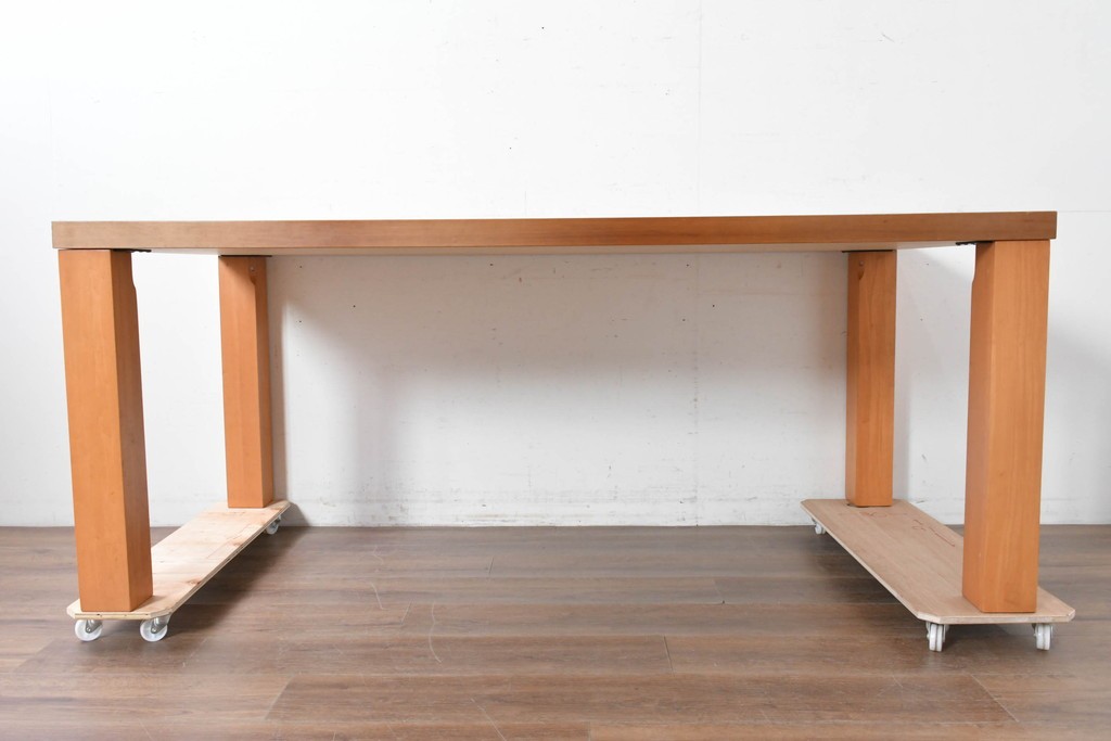 中古　BoConcept(ボーコンセプト)　希少な廃番品　チェリー材　直線美と素材感を楽しめるダイニングテーブル　(R-087114)