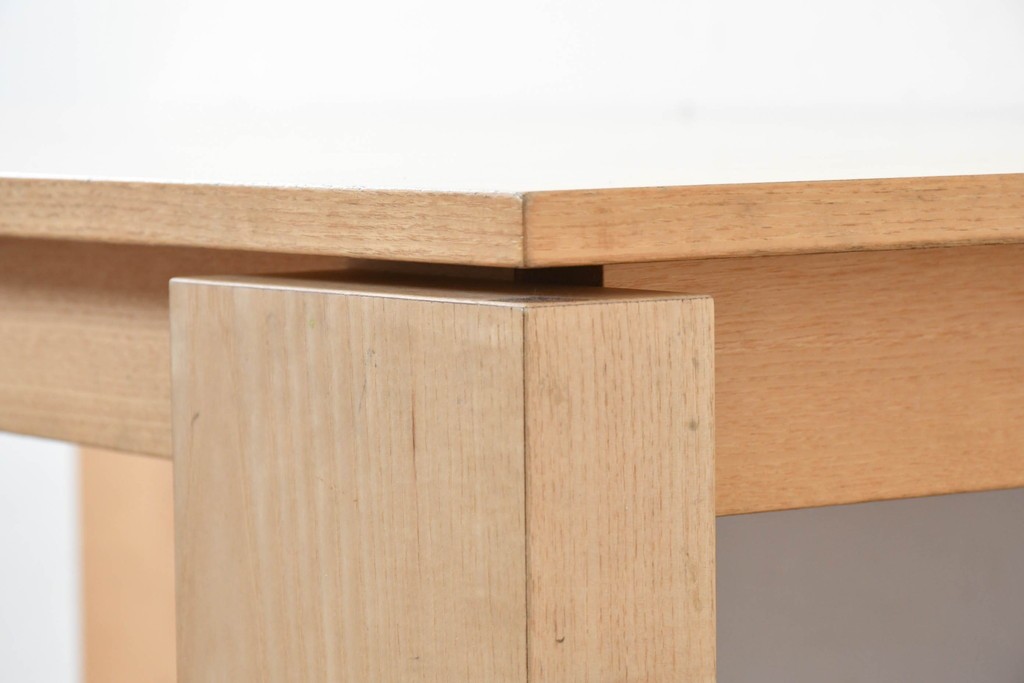 中古　アクタス取り扱い　porada(ポラダ)　KEVIN(ケビン)　アッシュ材　ナチュラルモダンなダイニングテーブル　定価約43万円　(R-087115)