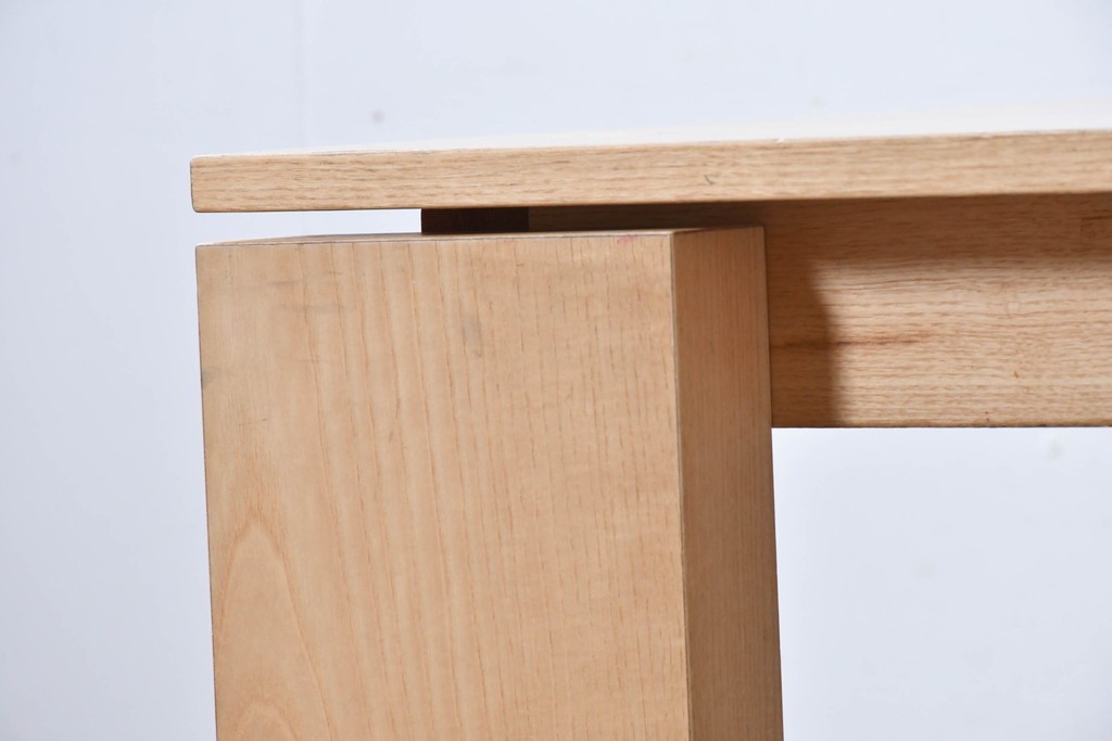 中古　アクタス取り扱い　porada(ポラダ)　KEVIN(ケビン)　アッシュ材　ナチュラルモダンなダイニングテーブル　定価約43万円　(R-087115)