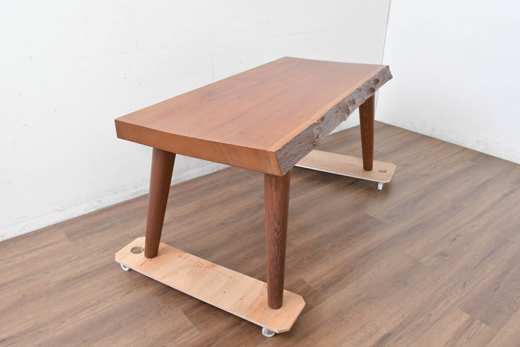 和製ヴィンテージ　天板(花梨材)　脚(タモ材)　一枚板ならではの風合いが魅力のテーブル　(R-087116)