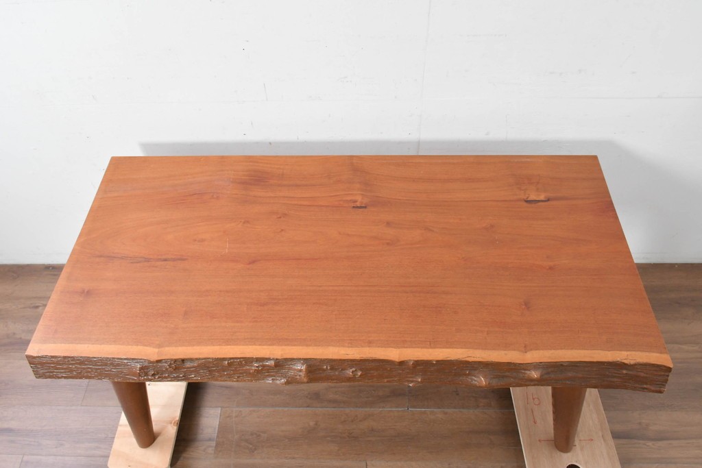 和製ヴィンテージ　天板(花梨材)　脚(タモ材)　一枚板ならではの風合いが魅力のテーブル　(R-087116)