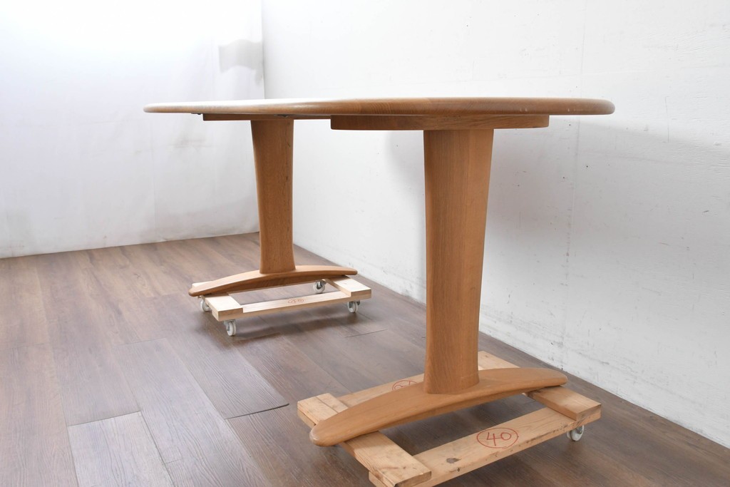 中古　飛騨産業　オーク材　豆型の天板が可愛らしいダイニングテーブル　定価約27万円　(R-087117)