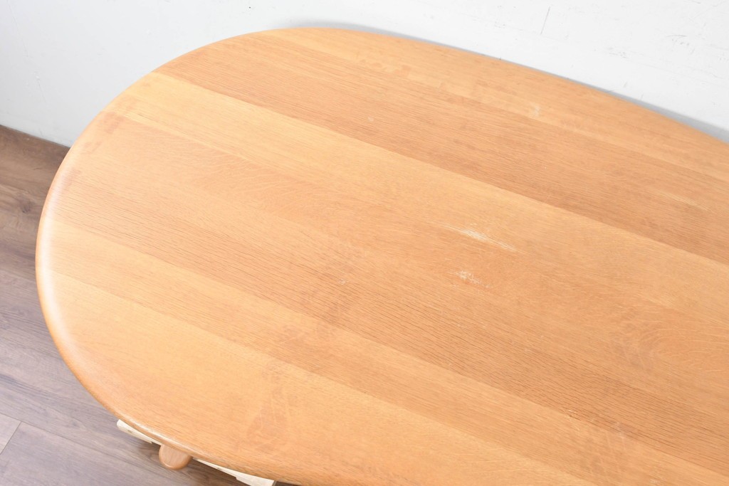 中古　飛騨産業　オーク材　豆型の天板が可愛らしいダイニングテーブル　定価約27万円　(R-087117)