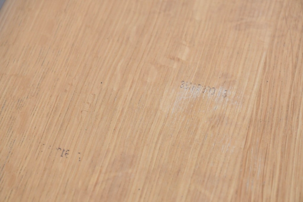 中古　飛騨産業　オーク材　豆型の天板が可愛らしいダイニングテーブル　定価約27万円　(R-087117)