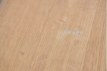 中古　飛騨産業　オーク材　豆型の天板が可愛らしいダイニングテーブル　定価約27万円　(R-087117)