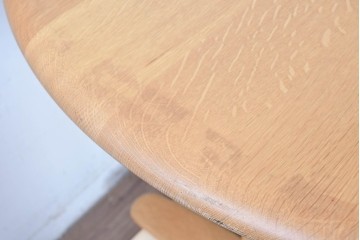 中古　飛騨産業　オーク材　豆型の天板が可愛らしいダイニングテーブル　定価約27万円　(R-087117)