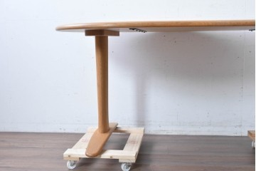 中古　飛騨産業　オーク材　豆型の天板が可愛らしいダイニングテーブル　定価約27万円　(R-087117)