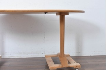 中古　飛騨産業　オーク材　豆型の天板が可愛らしいダイニングテーブル　定価約27万円　(R-087117)