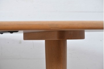 中古　飛騨産業　オーク材　豆型の天板が可愛らしいダイニングテーブル　定価約27万円　(R-087117)