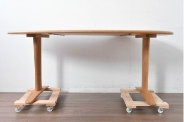 中古　飛騨産業　オーク材　豆型の天板が可愛らしいダイニングテーブル　定価約27万円　(R-087117)